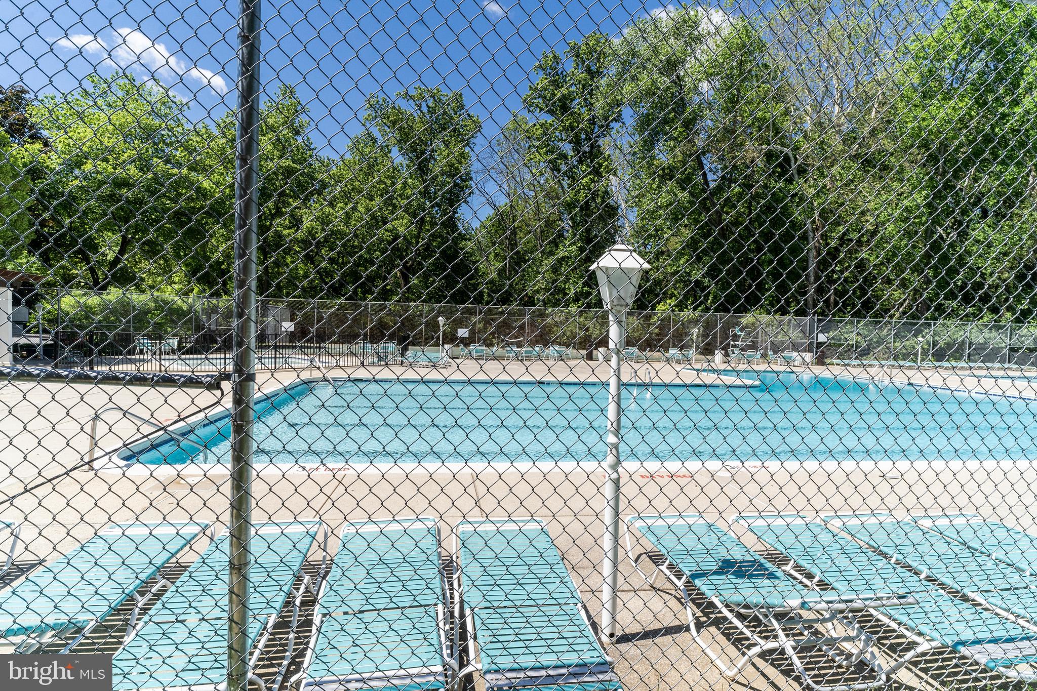 10500 MONTROSE AVENUE M4