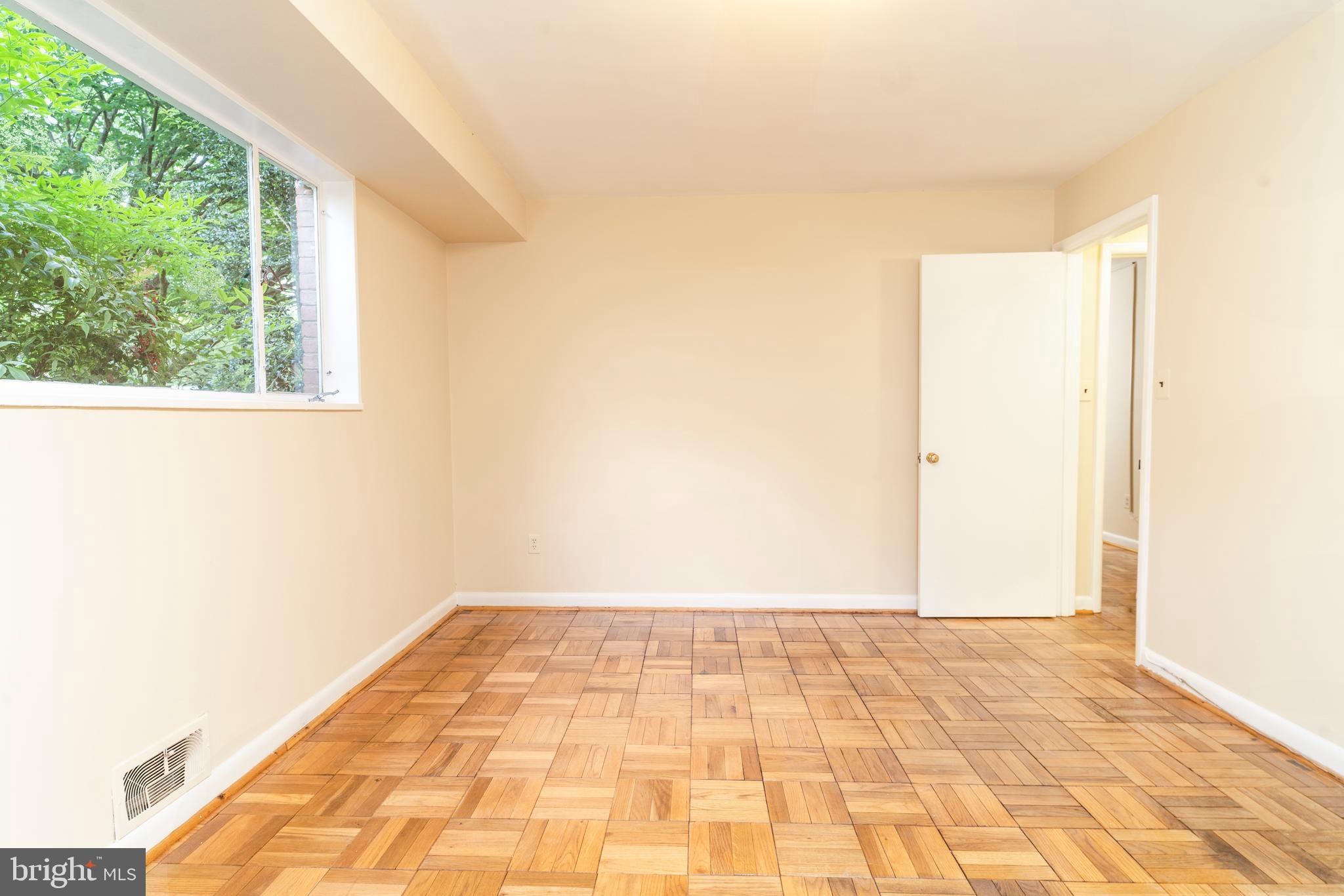 10500 MONTROSE AVENUE M4