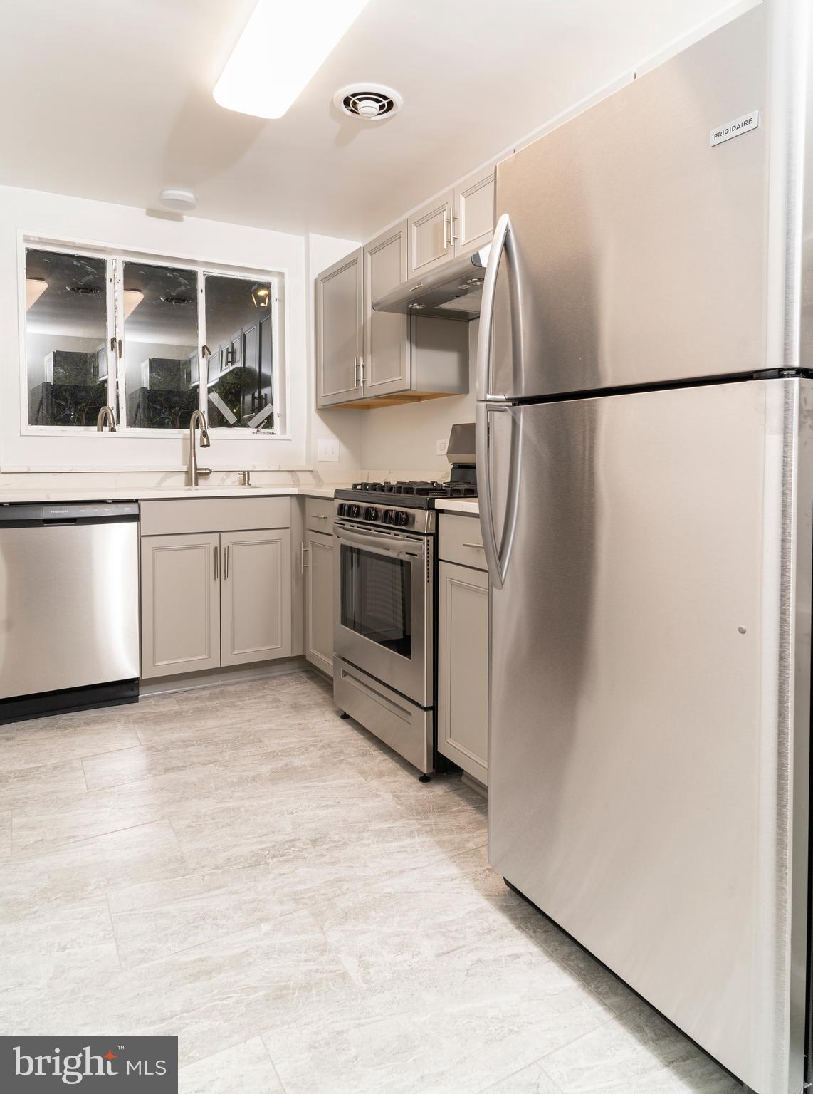 10500 MONTROSE AVENUE M4