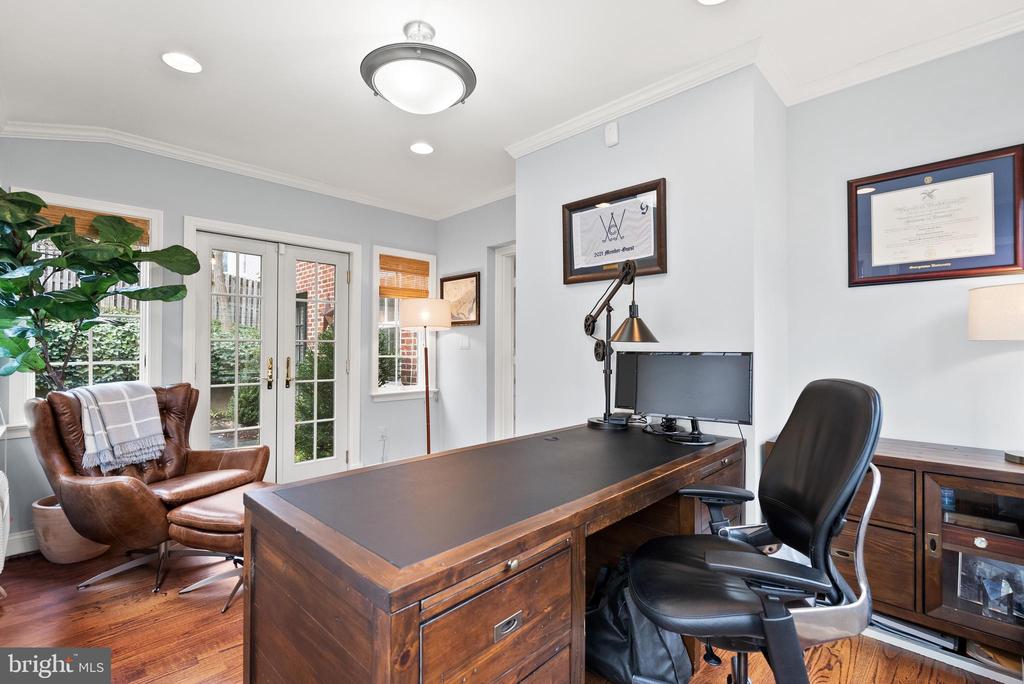 4213 LELAND STREET