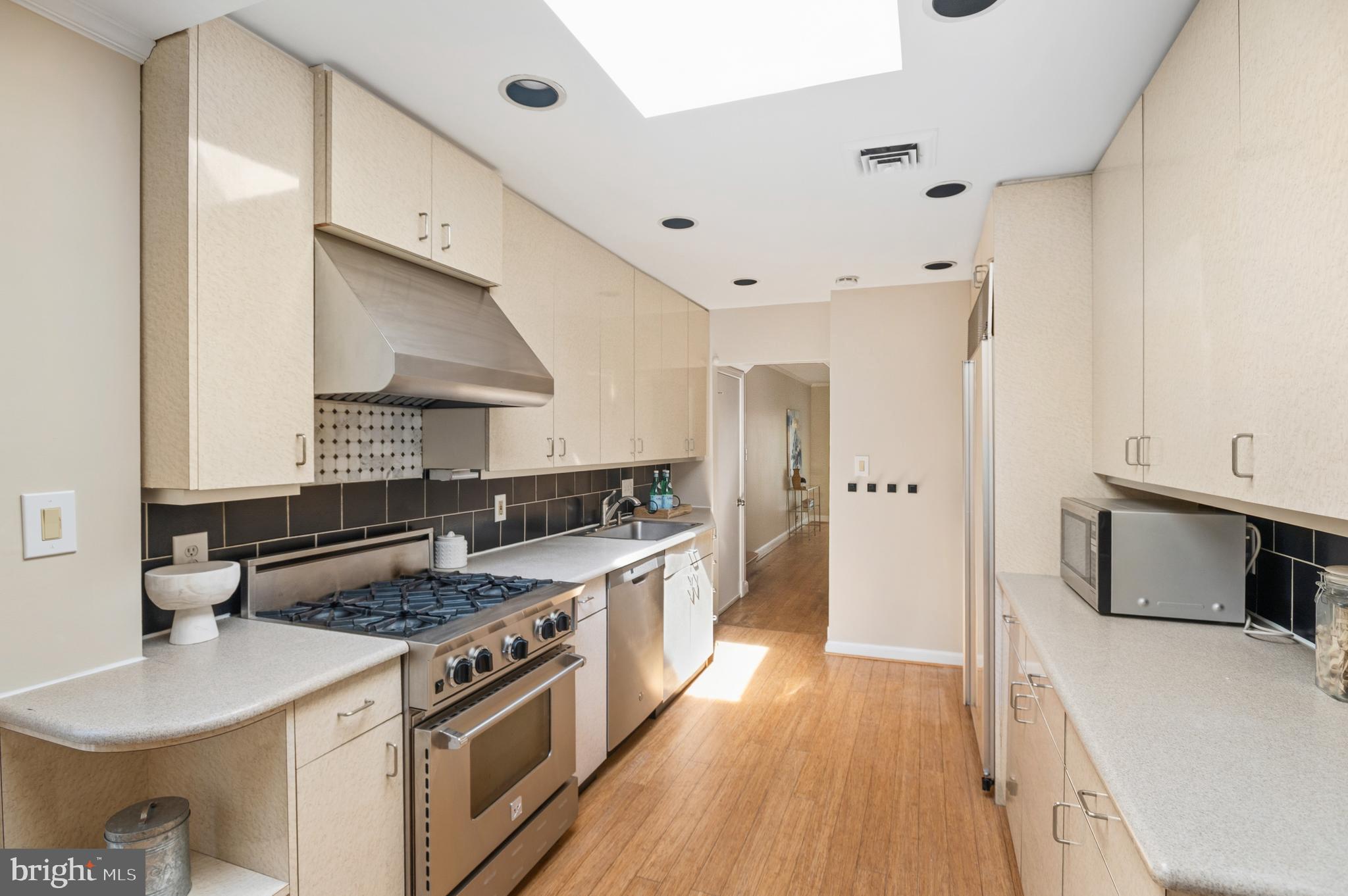 5523 UPPINGHAM STREET