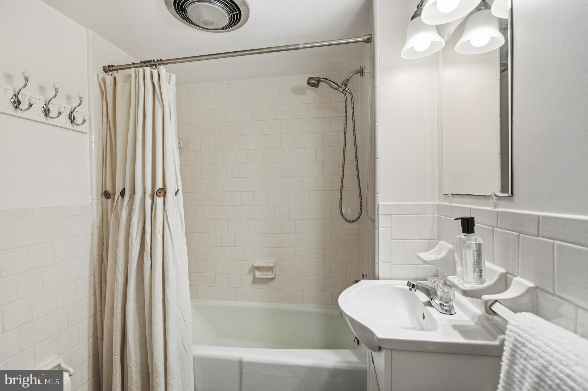 5523 UPPINGHAM STREET