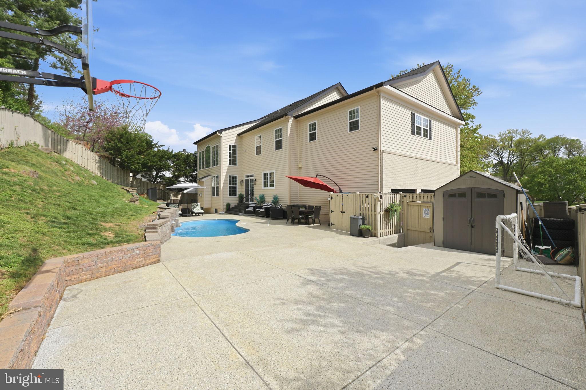 11801 DINWIDDIE DRIVE