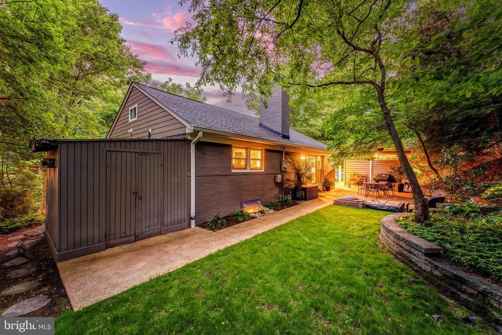 10400 CRESTMOOR DRIVE