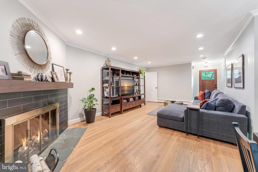 10400 CRESTMOOR DRIVE