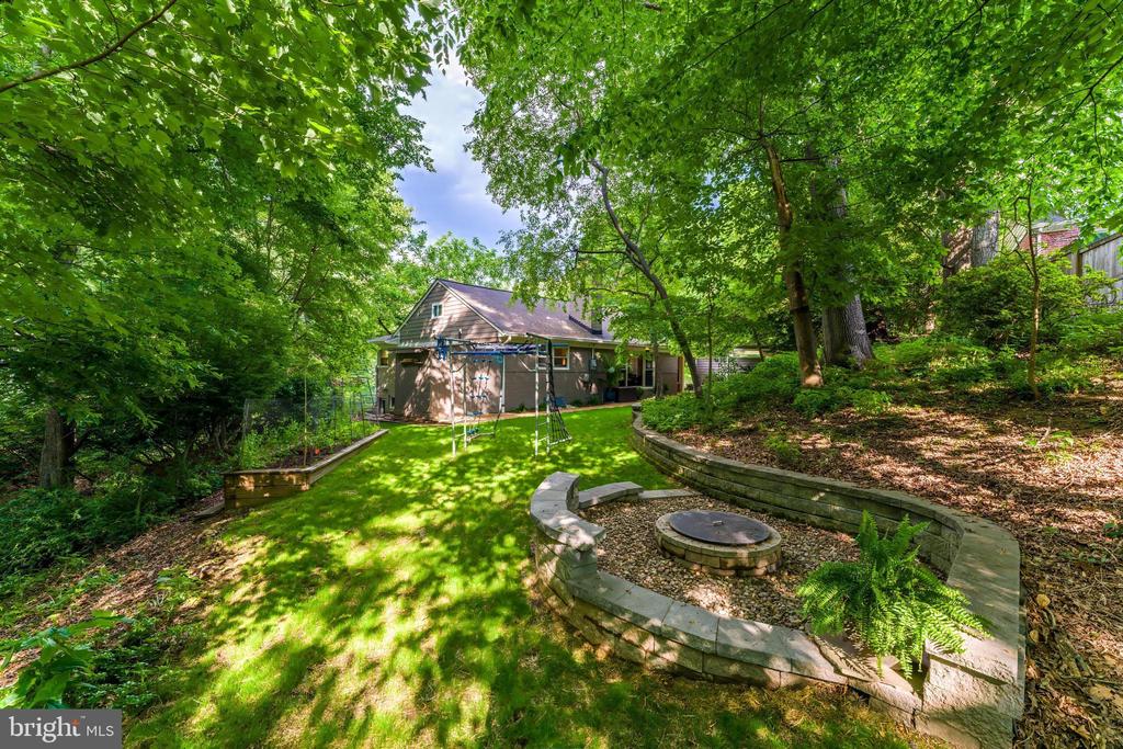 10400 CRESTMOOR DRIVE