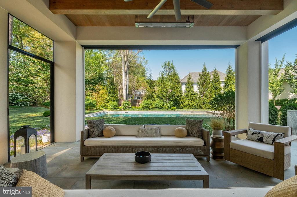7101 LONGWOOD DRIVE