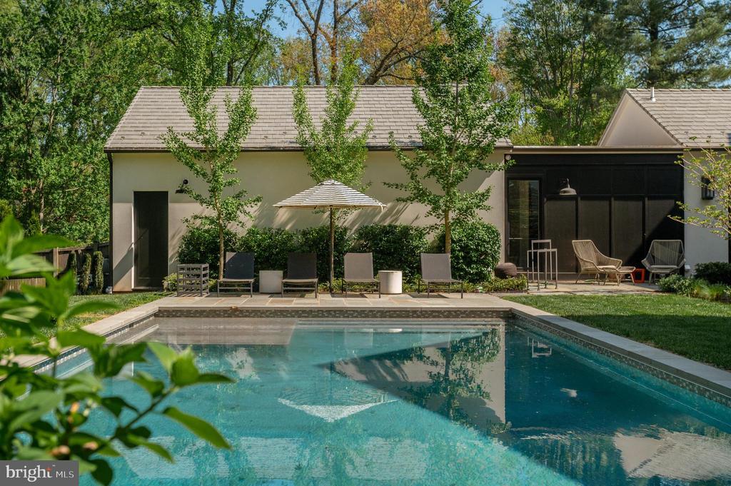 7101 LONGWOOD DRIVE