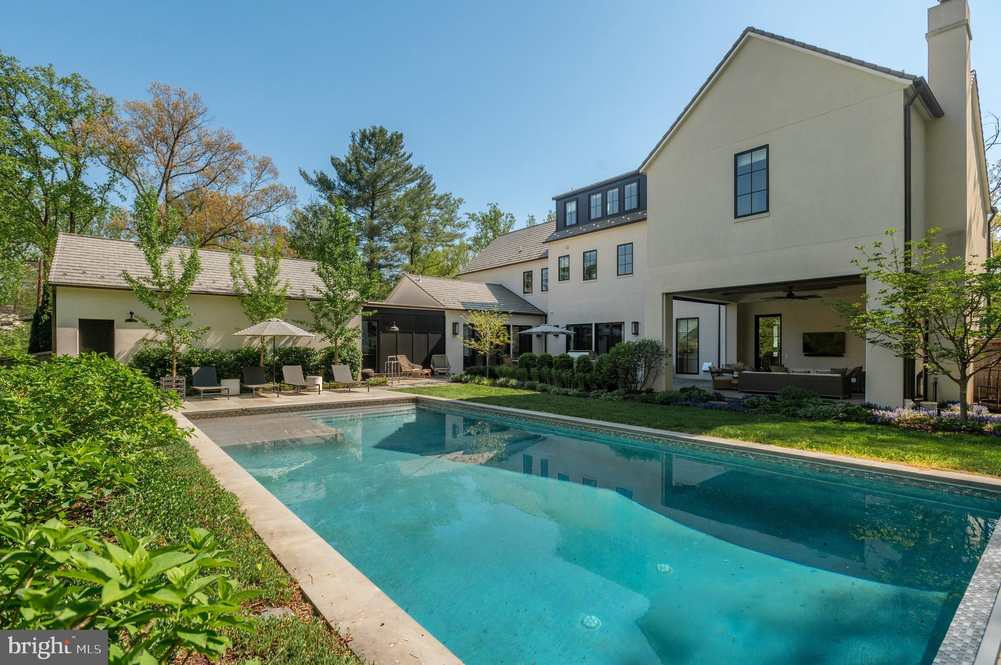 7101 LONGWOOD DRIVE