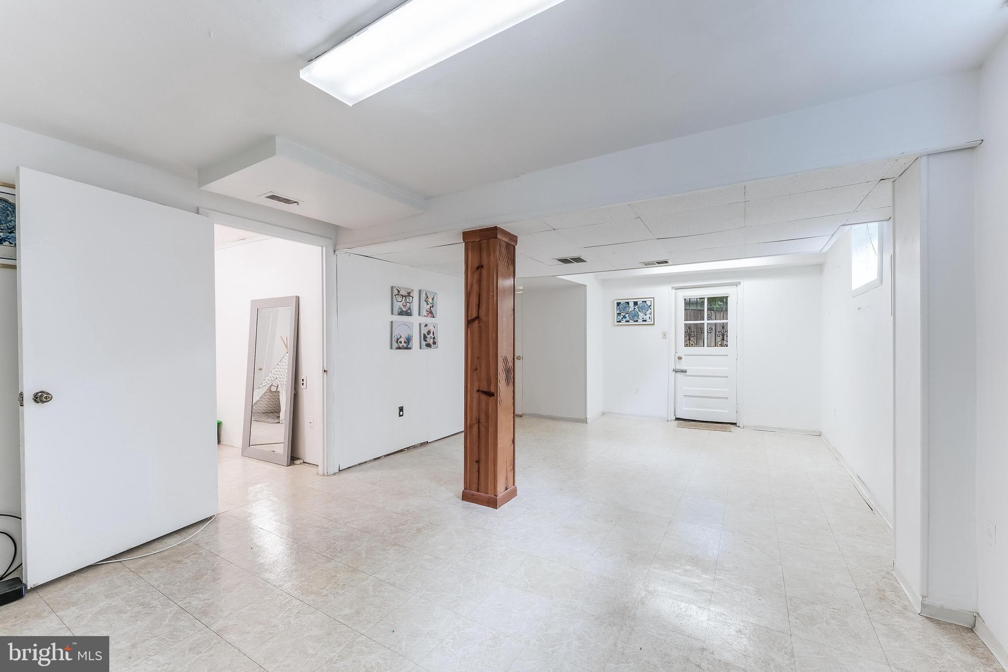 110 LYNNMOOR DRIVE