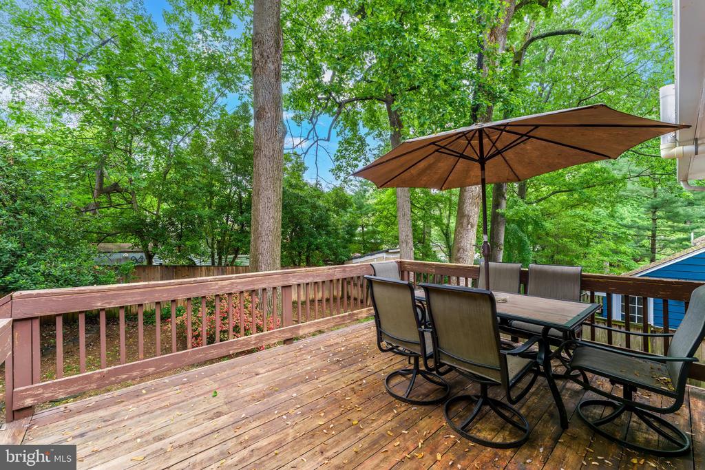 110 LYNNMOOR DRIVE