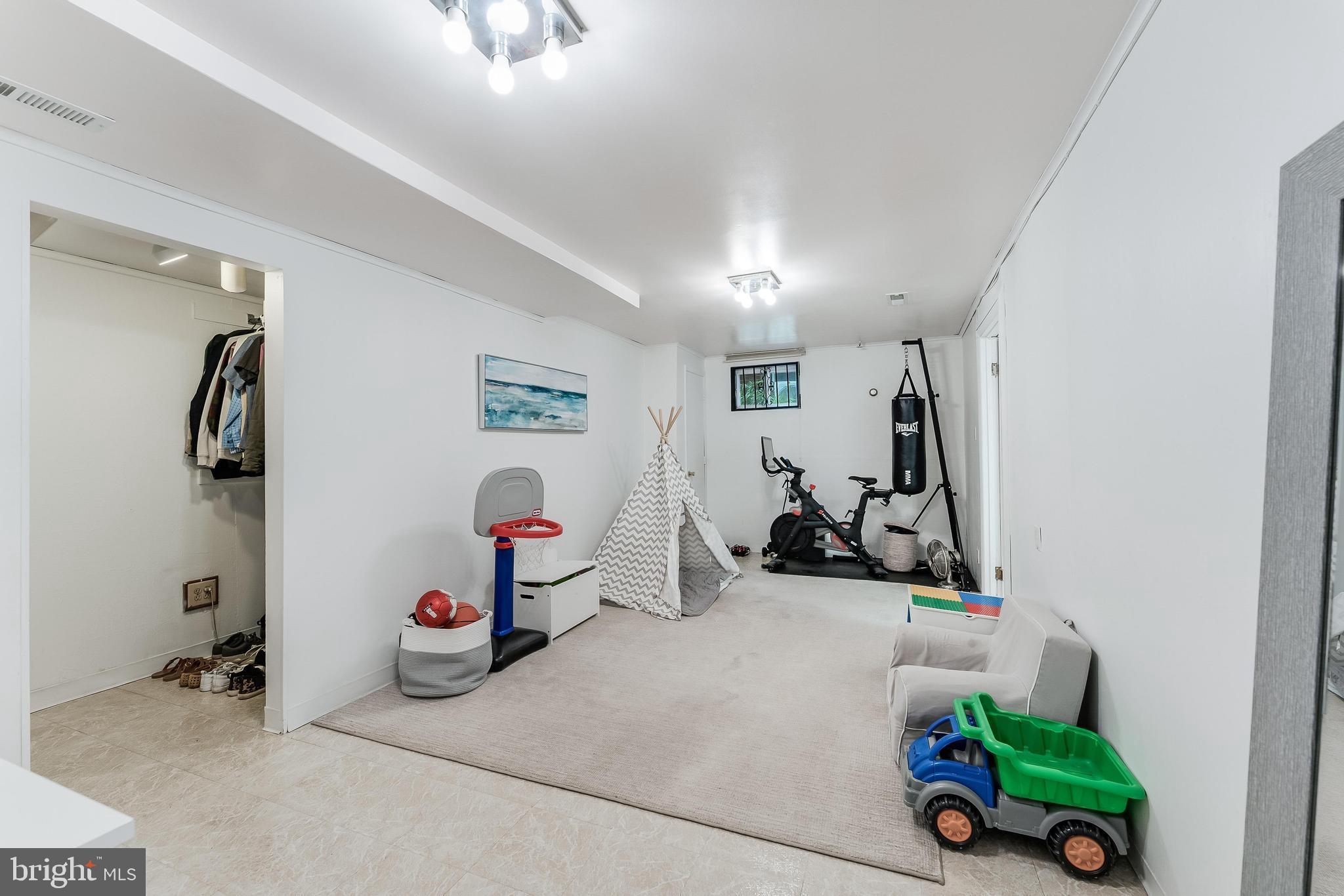 110 LYNNMOOR DRIVE