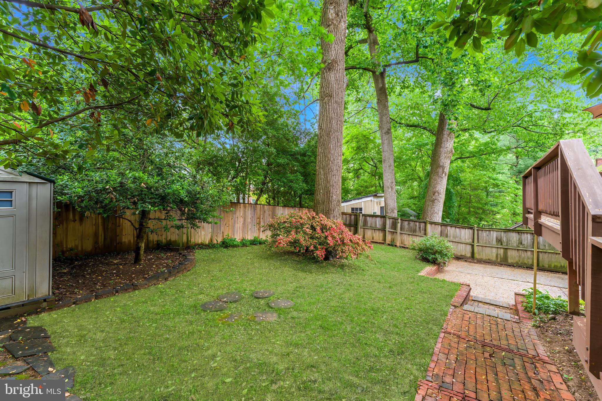 110 LYNNMOOR DRIVE