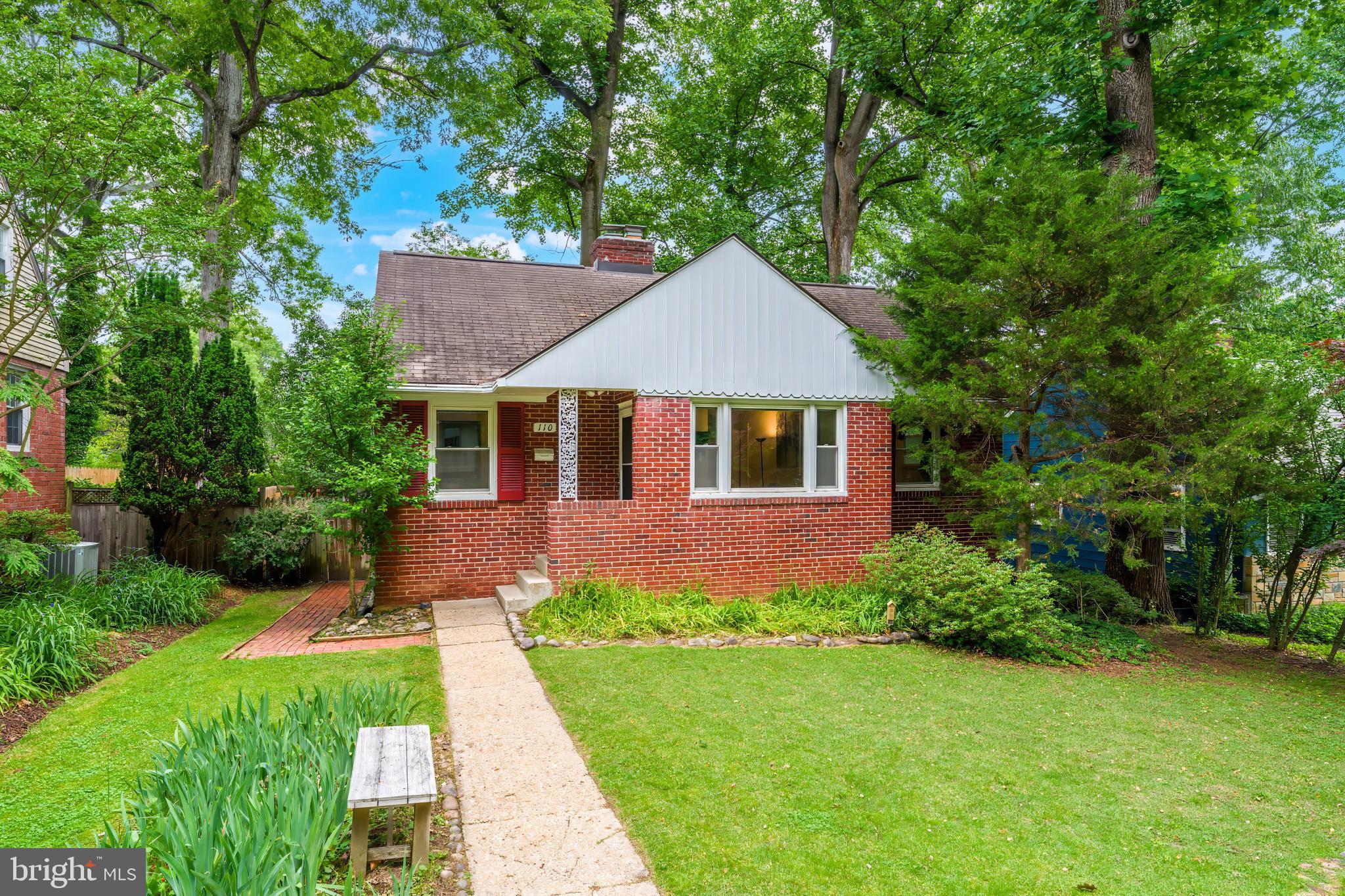 110 LYNNMOOR DRIVE