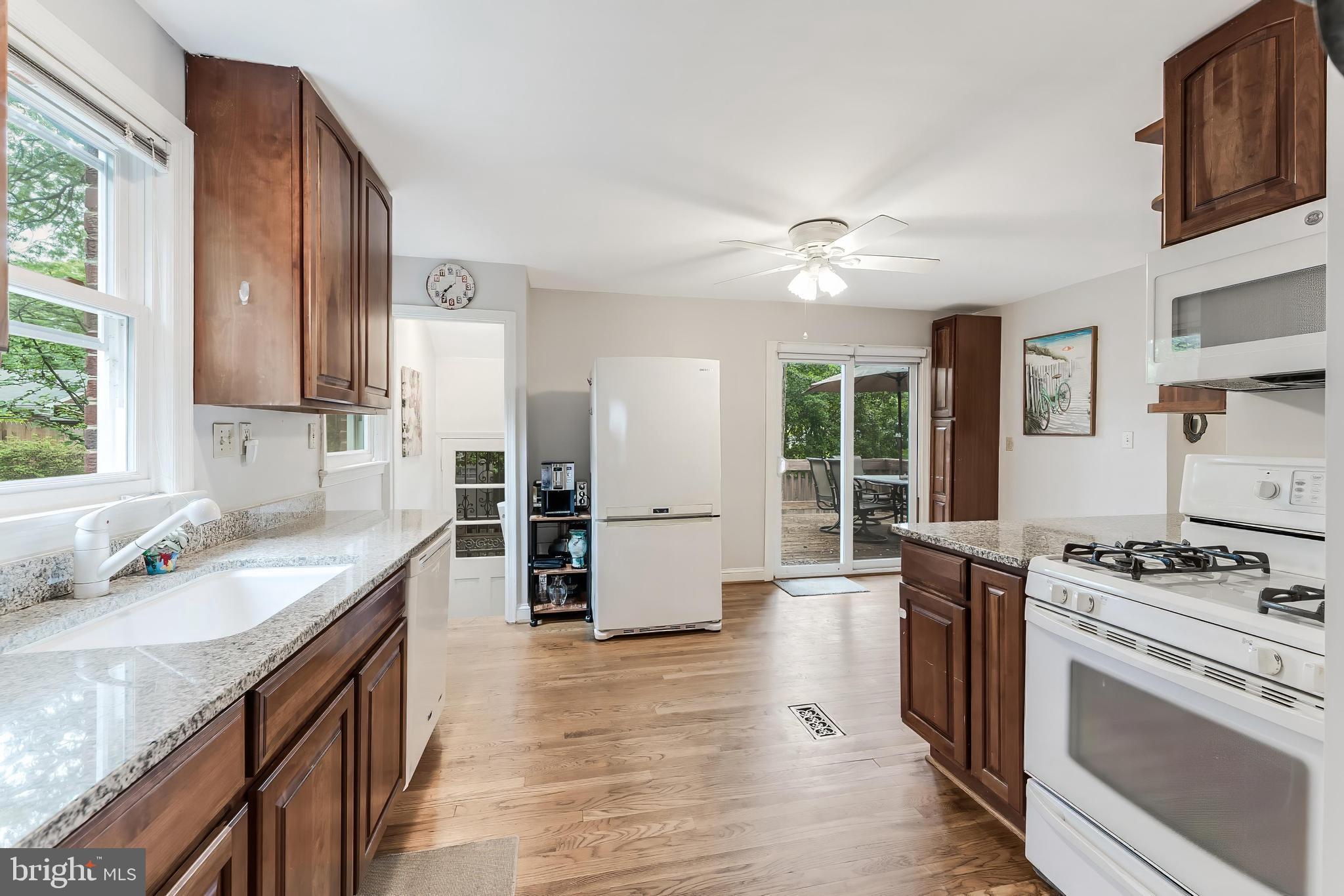 110 LYNNMOOR DRIVE