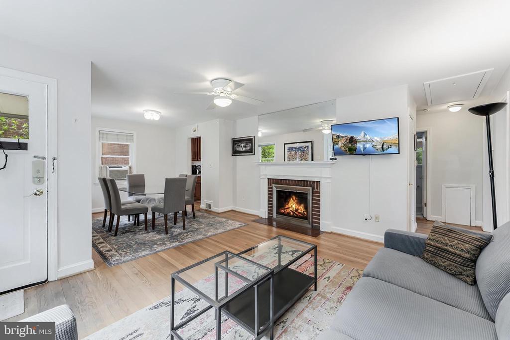 110 LYNNMOOR DRIVE