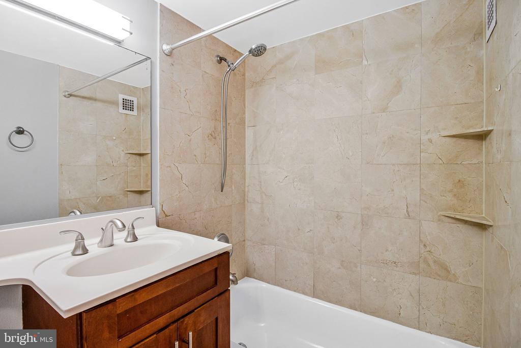 7333 NEW HAMPSHIRE AVENUE Unit: 420W