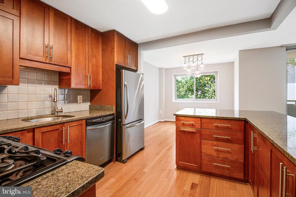 7333 NEW HAMPSHIRE AVENUE Unit: 420W
