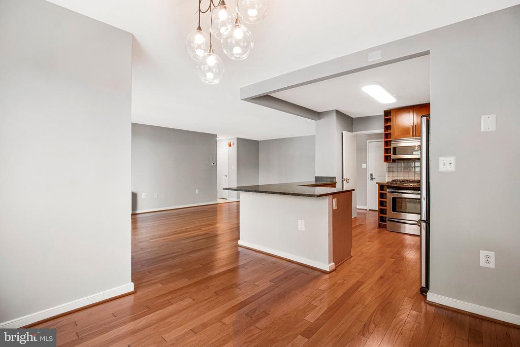 7333 NEW HAMPSHIRE AVENUE Unit: 420W