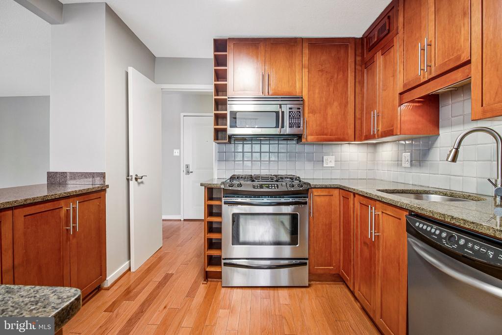 7333 NEW HAMPSHIRE AVENUE Unit: 420W