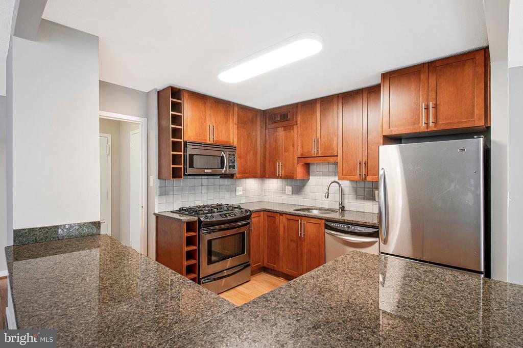 7333 NEW HAMPSHIRE AVENUE Unit: 420W