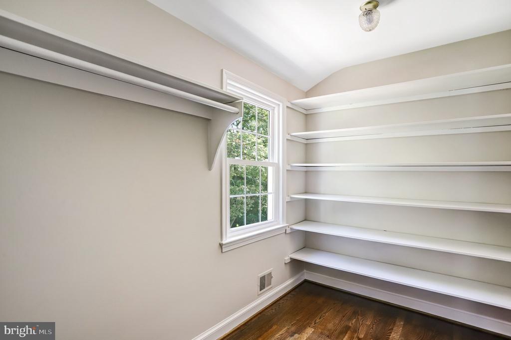 10605 GAINSBOROUGH ROAD