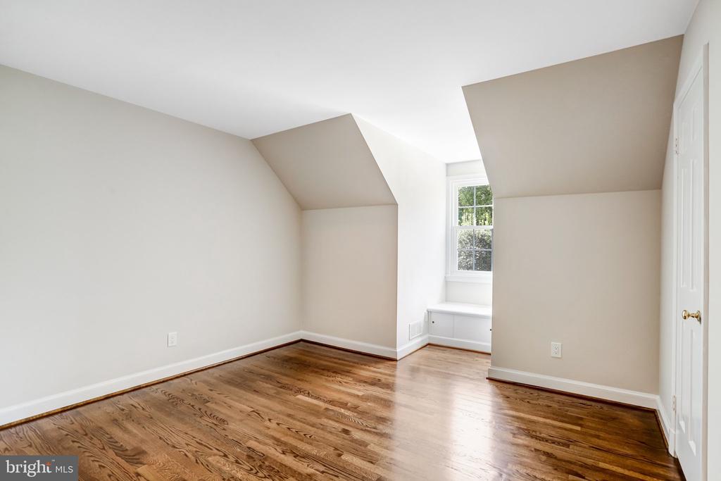10605 GAINSBOROUGH ROAD