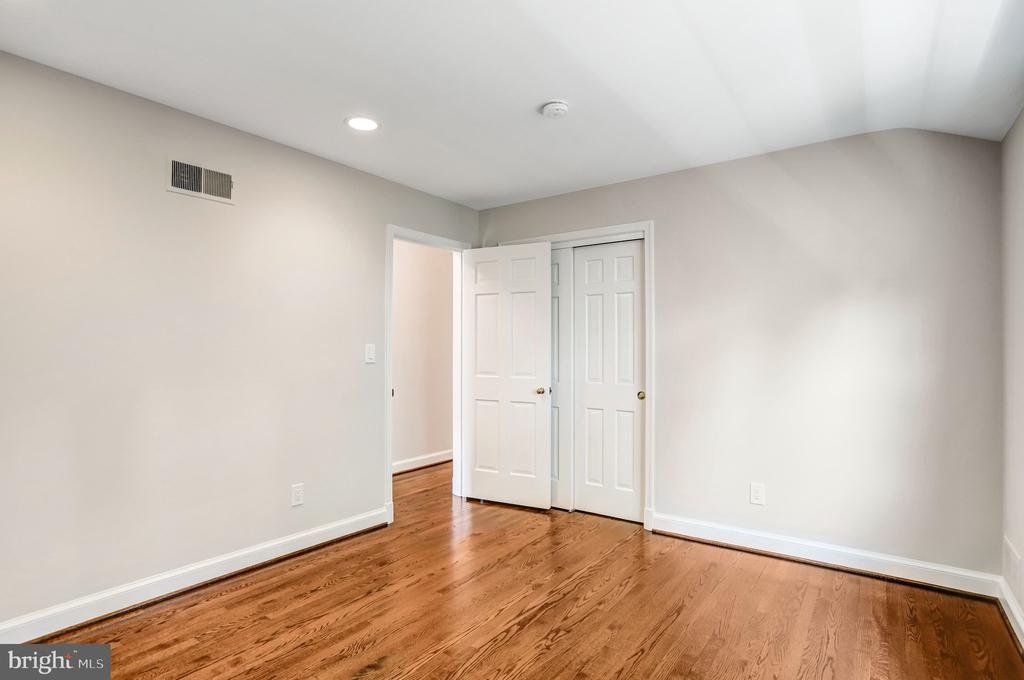 10605 GAINSBOROUGH ROAD