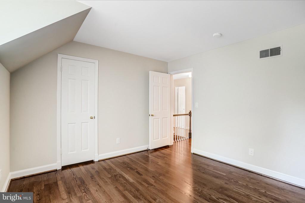 10605 GAINSBOROUGH ROAD