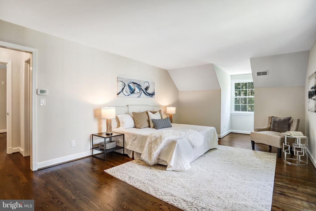 10605 GAINSBOROUGH ROAD