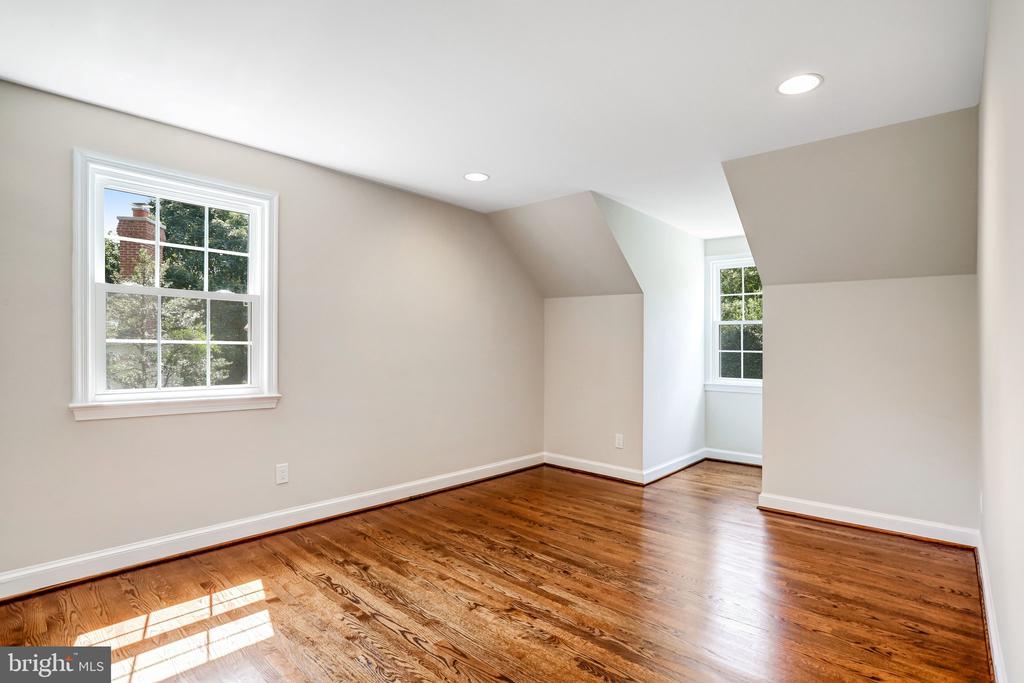 10605 GAINSBOROUGH ROAD