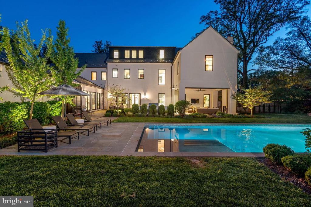 7101 LONGWOOD DRIVE