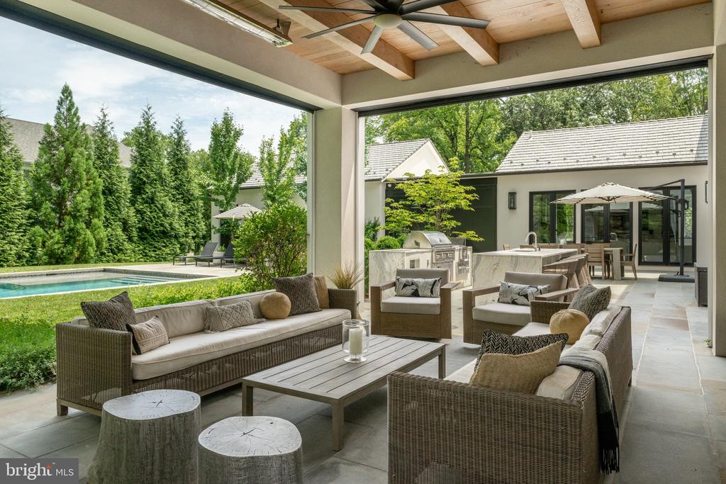 7101 LONGWOOD DRIVE