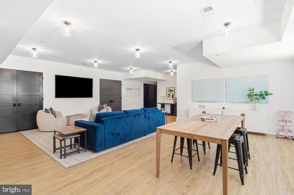 7101 LONGWOOD DRIVE