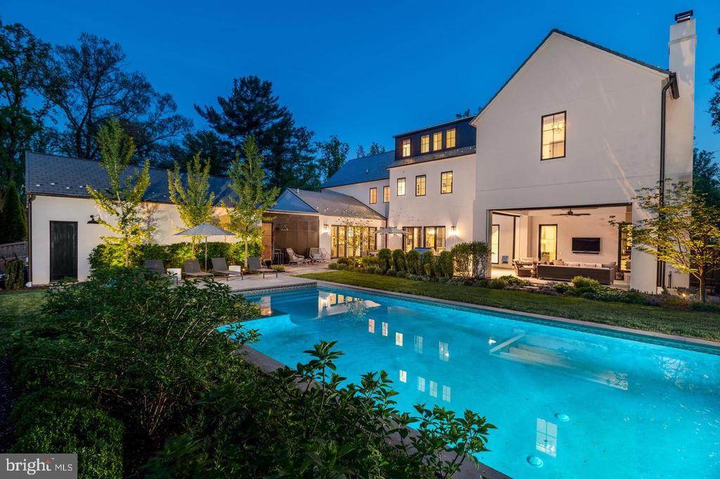 7101 LONGWOOD DRIVE