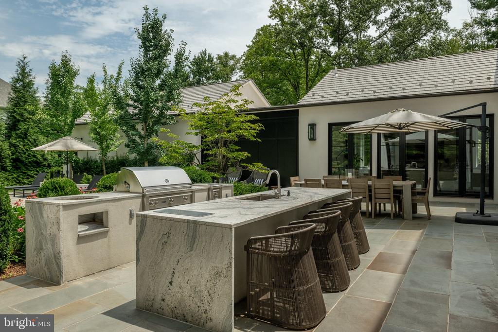 7101 LONGWOOD DRIVE