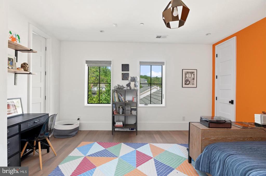 7101 LONGWOOD DRIVE