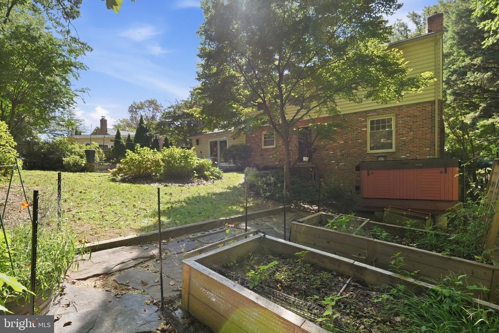 5711 CHESHIRE DRIVE