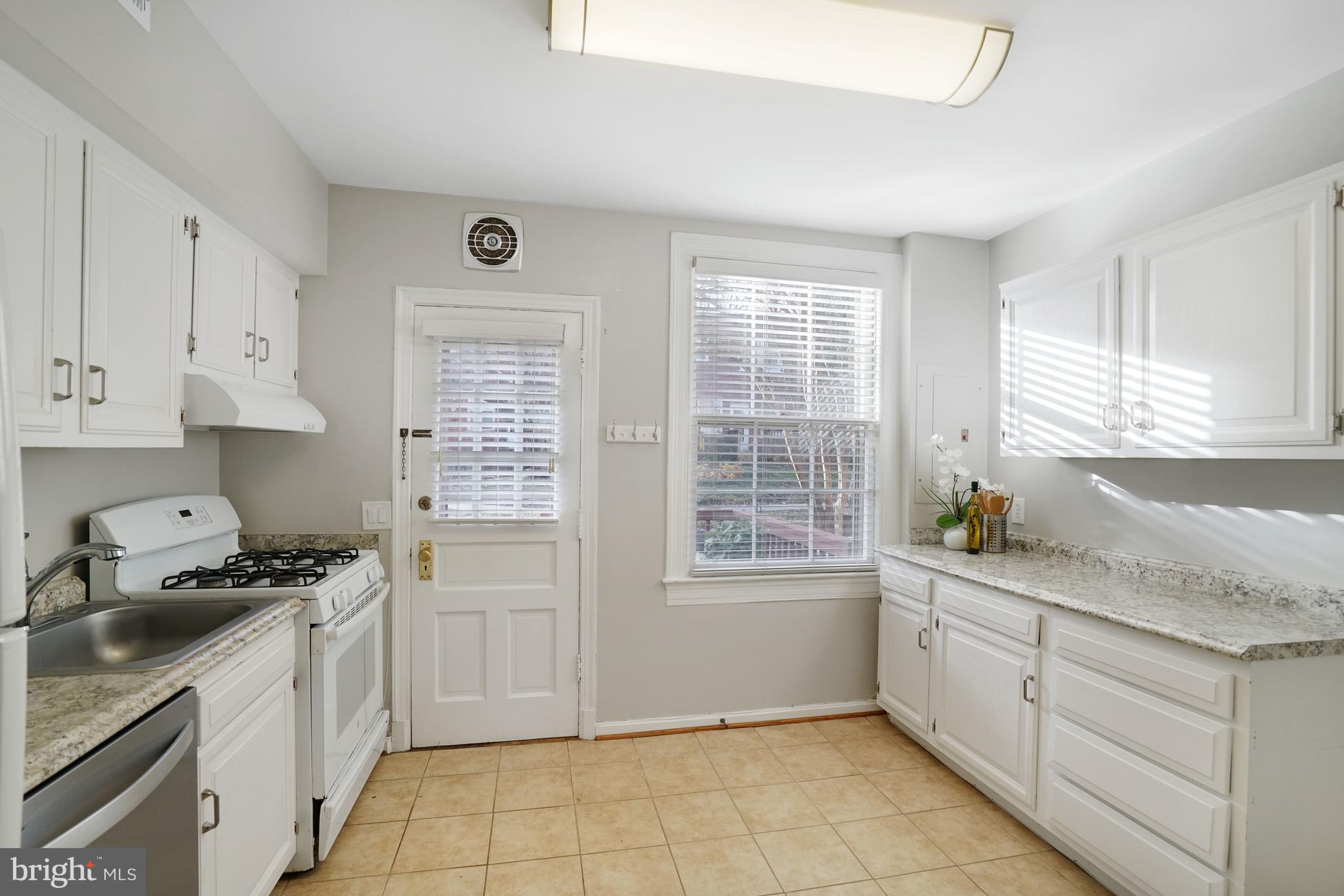 1500 S BARTON STREET 595