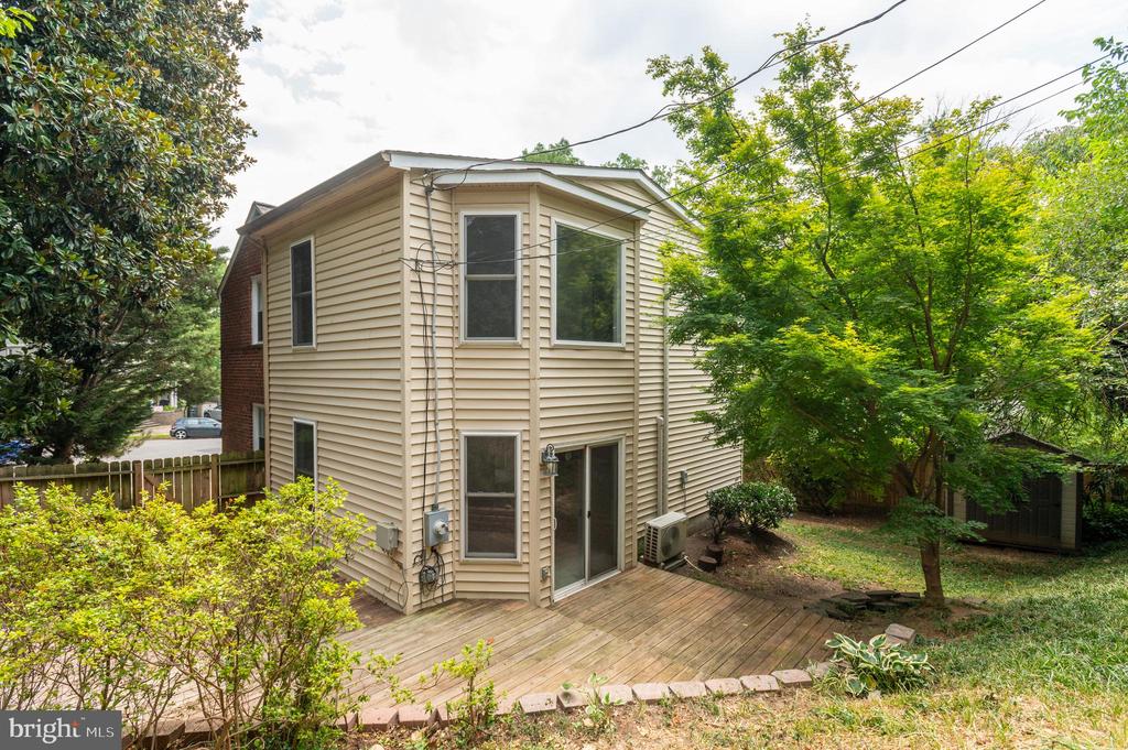 1220 N LIVINGSTON STREET