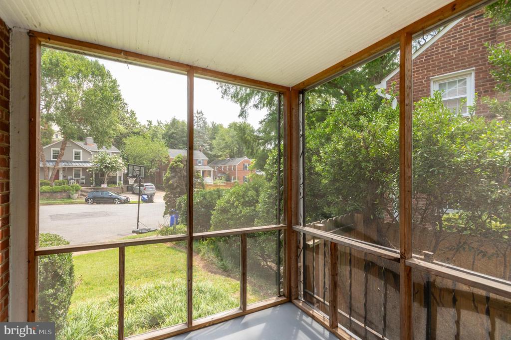 1220 N LIVINGSTON STREET