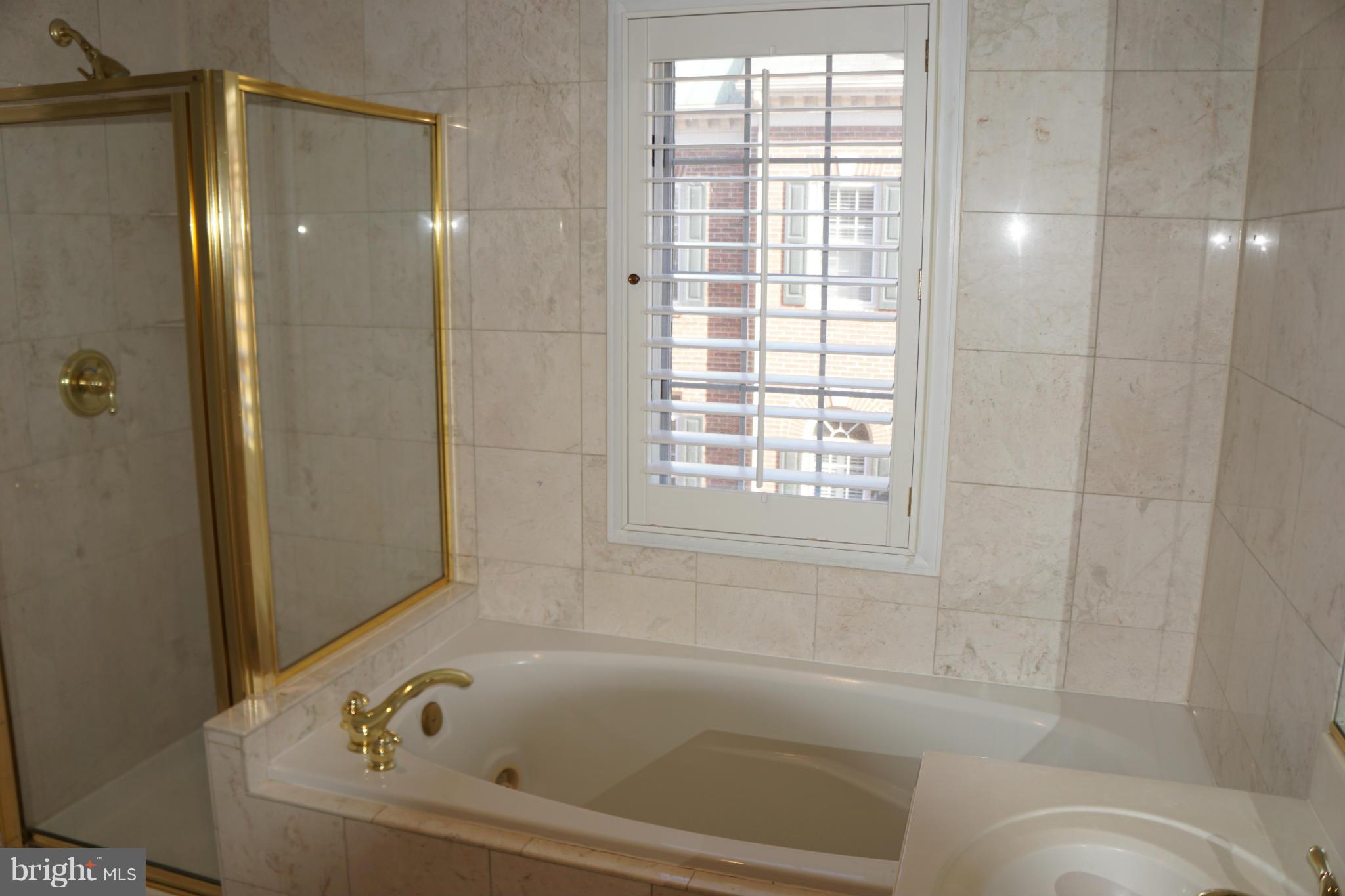826 RIVERGATE PLACE