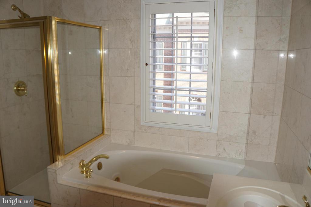 826 RIVERGATE PLACE