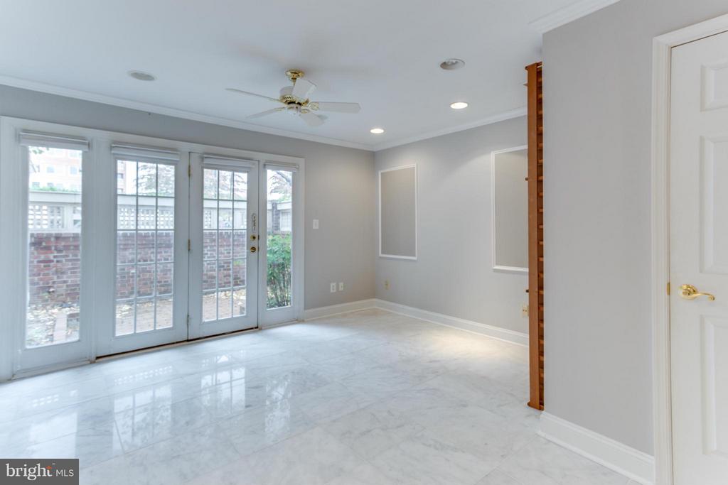 826 RIVERGATE PLACE
