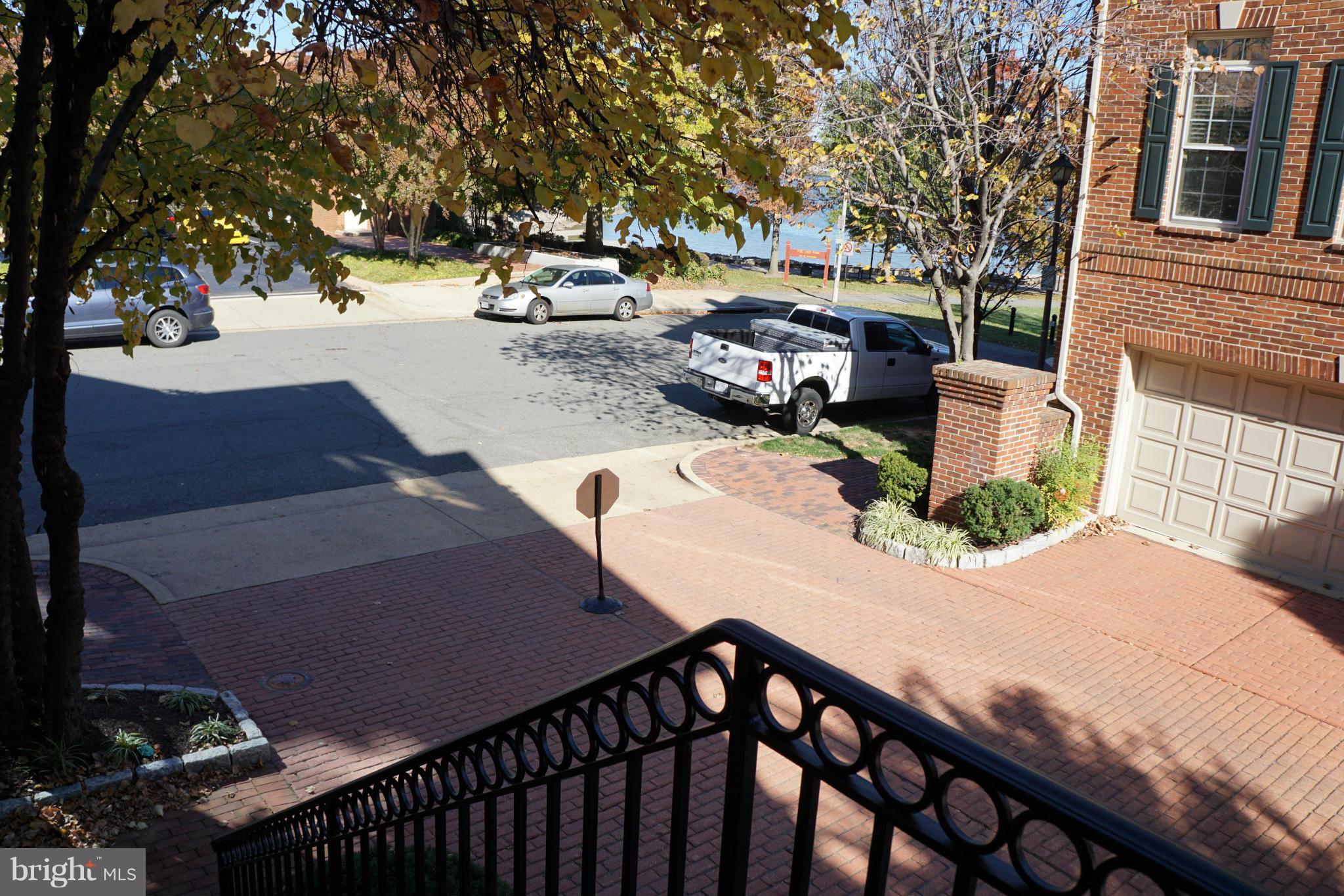 826 RIVERGATE PLACE