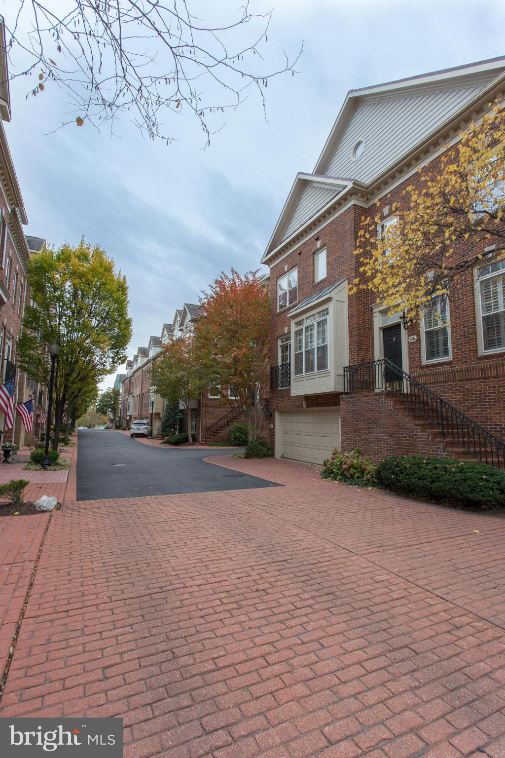 826 RIVERGATE PLACE