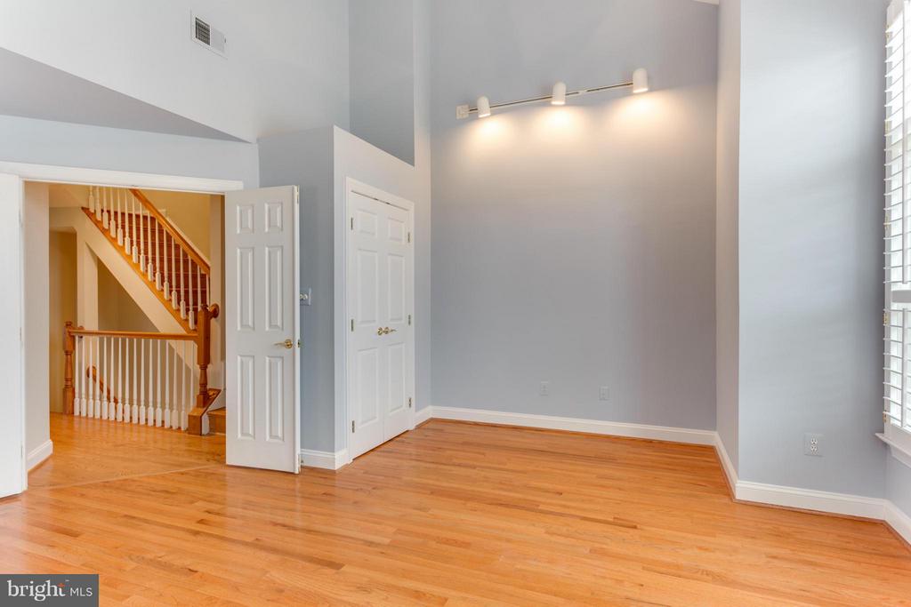 826 RIVERGATE PLACE