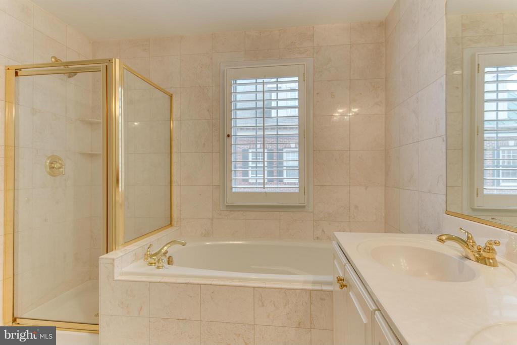 826 RIVERGATE PLACE