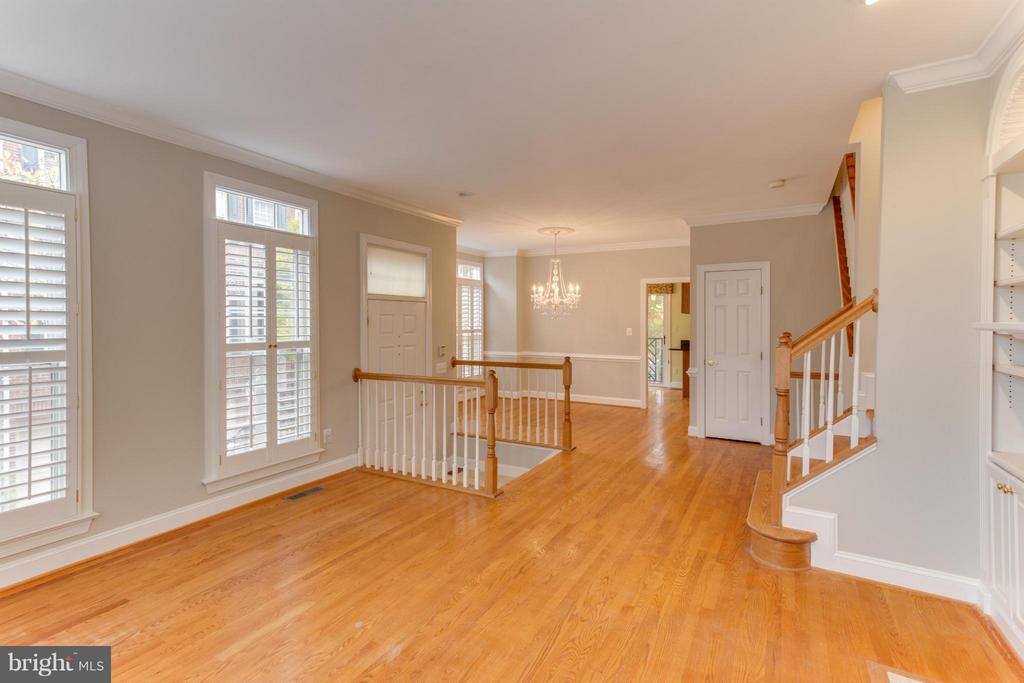 826 RIVERGATE PLACE