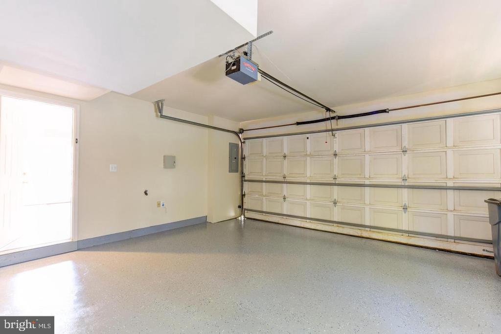 826 RIVERGATE PLACE
